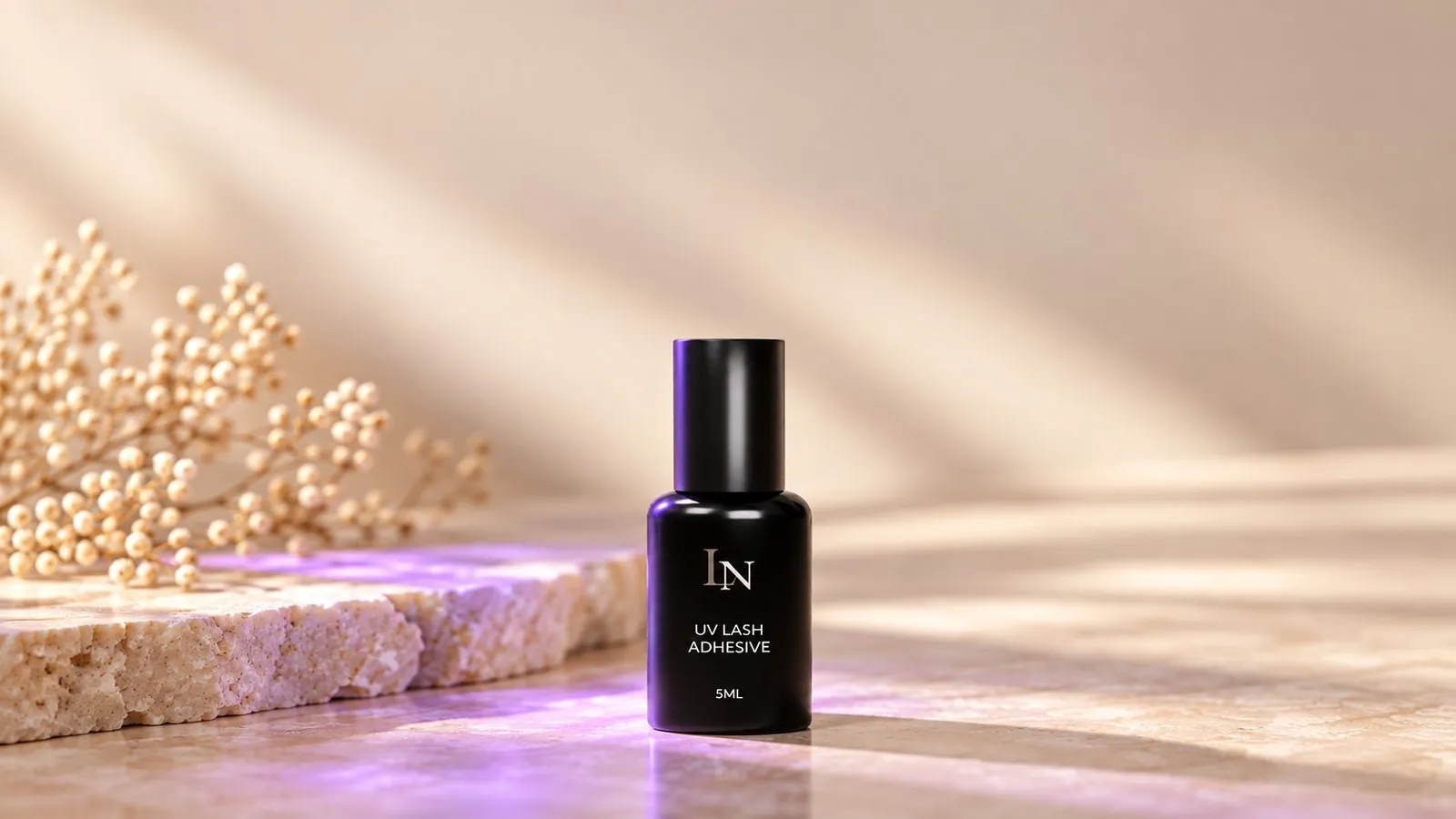 UV Lash Glue von Le Noa – härtet erst unter UV-Licht aus